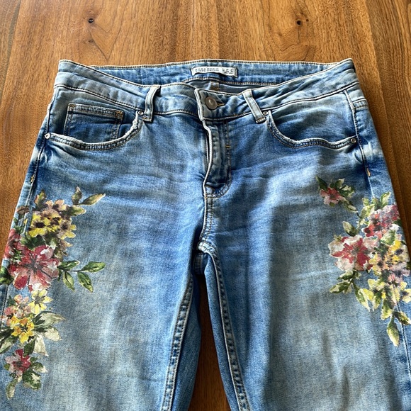 Zara size 6 skinny denim painted on floral design - Picture 2 of 5